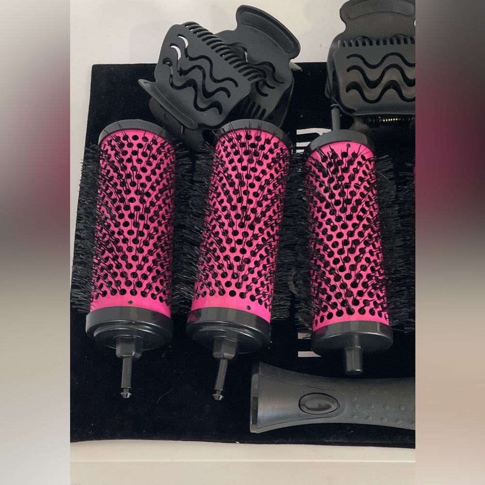 Interchangeable Pink Round Hair Brush Set with Clips - Picture 2 of 3